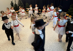 „Wzruszające Spotkanie Pokoleń: Dzień Babci i Dziadka w Grupie IV”