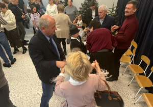 „Wzruszające Spotkanie Pokoleń: Dzień Babci i Dziadka w Grupie IV”