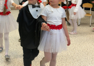 „Wzruszające Spotkanie Pokoleń: Dzień Babci i Dziadka w Grupie IV”