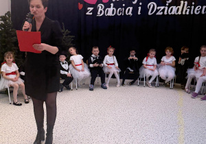„Wzruszające Spotkanie Pokoleń: Dzień Babci i Dziadka w Grupie IV”
