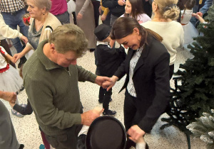 „Wzruszające Spotkanie Pokoleń: Dzień Babci i Dziadka w Grupie IV”