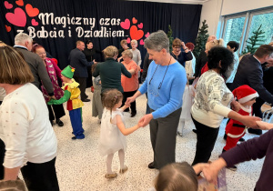 „Magiczny czas z Babcią i Dziadkiem” w grupie XII