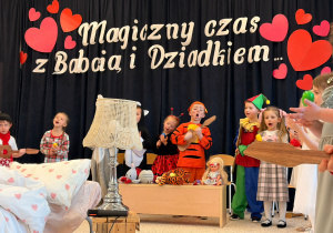 „Magiczny czas z Babcią i Dziadkiem” w grupie XII