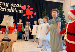 „Magiczny czas z Babcią i Dziadkiem” w grupie XII