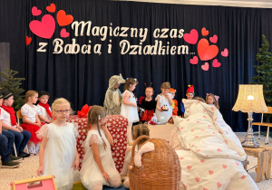 „Magiczny czas z Babcią i Dziadkiem” w grupie XII