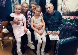 „Wspomnienia, które łączą pokolenia...”- Dzień Babci i Dziadka w grupie VI