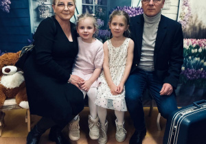 „Wspomnienia, które łączą pokolenia...”- Dzień Babci i Dziadka w grupie VI