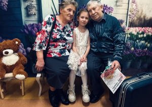 „Wspomnienia, które łączą pokolenia...”- Dzień Babci i Dziadka w grupie VI