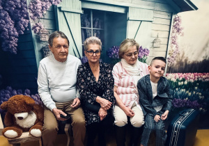 „Wspomnienia, które łączą pokolenia...”- Dzień Babci i Dziadka w grupie VI