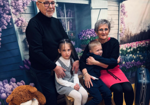 „Wspomnienia, które łączą pokolenia...”- Dzień Babci i Dziadka w grupie VI