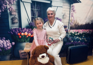 „Wspomnienia, które łączą pokolenia...”- Dzień Babci i Dziadka w grupie VI