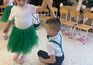 „Wspomnienia, które łączą pokolenia...”- Dzień Babci i Dziadka w grupie VI