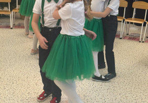 „Wspomnienia, które łączą pokolenia...”- Dzień Babci i Dziadka w grupie VI