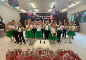 „Wspomnienia, które łączą pokolenia...”- Dzień Babci i Dziadka w grupie VI