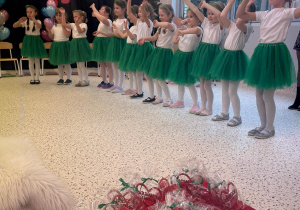 „Wspomnienia, które łączą pokolenia...”- Dzień Babci i Dziadka w grupie VI