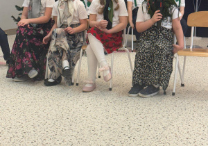 „Wspomnienia, które łączą pokolenia...”- Dzień Babci i Dziadka w grupie VI