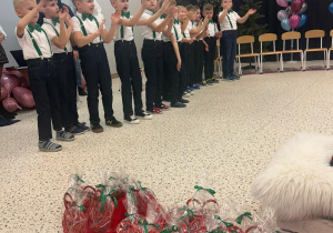 „Wspomnienia, które łączą pokolenia...”- Dzień Babci i Dziadka w grupie VI