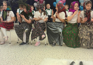 „Wspomnienia, które łączą pokolenia...”- Dzień Babci i Dziadka w grupie VI