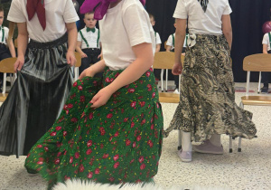 „Wspomnienia, które łączą pokolenia...”- Dzień Babci i Dziadka w grupie VI