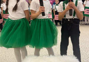 „Wspomnienia, które łączą pokolenia...”- Dzień Babci i Dziadka w grupie VI