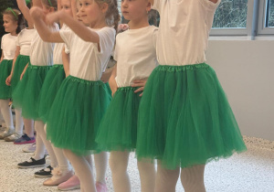 „Wspomnienia, które łączą pokolenia...”- Dzień Babci i Dziadka w grupie VI