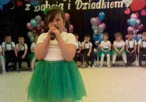 „Wspomnienia, które łączą pokolenia...”- Dzień Babci i Dziadka w grupie VI