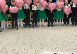 „Wspomnienia, które łączą pokolenia...”- Dzień Babci i Dziadka w grupie VI