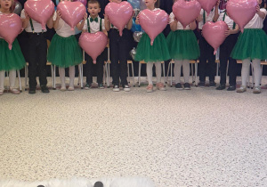 „Wspomnienia, które łączą pokolenia...”- Dzień Babci i Dziadka w grupie VI