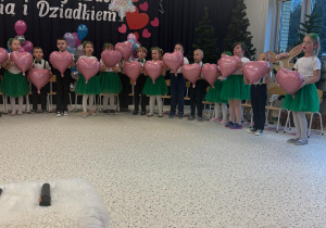 „Wspomnienia, które łączą pokolenia...”- Dzień Babci i Dziadka w grupie VI