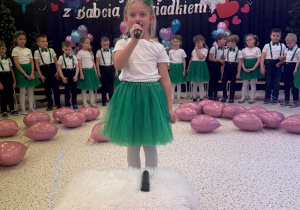 „Wspomnienia, które łączą pokolenia...”- Dzień Babci i Dziadka w grupie VI