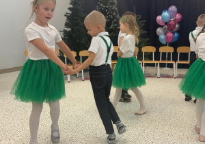 „Wspomnienia, które łączą pokolenia...”- Dzień Babci i Dziadka w grupie VI