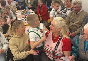 „Wspomnienia, które łączą pokolenia...”- Dzień Babci i Dziadka w grupie VI