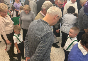 „Wspomnienia, które łączą pokolenia...”- Dzień Babci i Dziadka w grupie VI