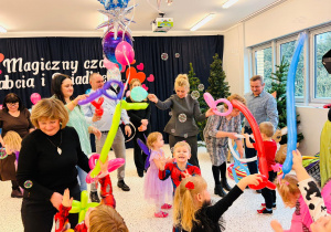 "Karnawał z Babcią i Dziadkiem" w grupie IX