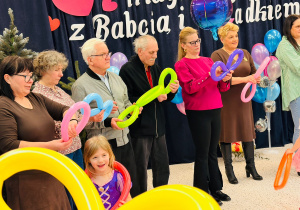 "Karnawał z Babcią i Dziadkiem" w grupie IX