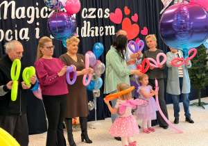 "Karnawał z Babcią i Dziadkiem" w grupie IX