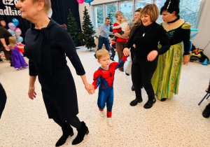 "Karnawał z Babcią i Dziadkiem" w grupie IX