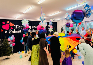 "Karnawał z Babcią i Dziadkiem" w grupie IX