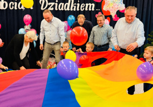 "Karnawał z Babcią i Dziadkiem" w grupie IX