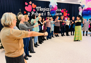 "Karnawał z Babcią i Dziadkiem" w grupie IX