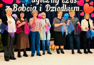 "Karnawał z Babcią i Dziadkiem" w grupie IX