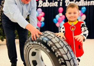 "Karnawał z Babcią i Dziadkiem" w grupie IX