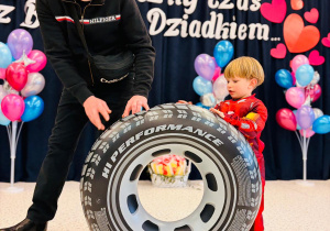 "Karnawał z Babcią i Dziadkiem" w grupie IX