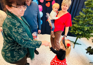 "Karnawał z Babcią i Dziadkiem" w grupie IX