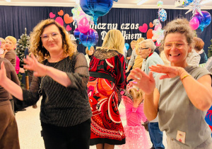 "Karnawał z Babcią i Dziadkiem" w grupie IX