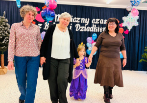 "Karnawał z Babcią i Dziadkiem" w grupie IX