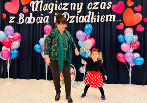 "Karnawał z Babcią i Dziadkiem" w grupie IX