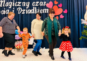 "Karnawał z Babcią i Dziadkiem" w grupie IX