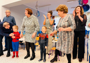 "Karnawał z Babcią i Dziadkiem" w grupie IX