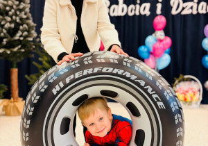 "Karnawał z Babcią i Dziadkiem" w grupie IX